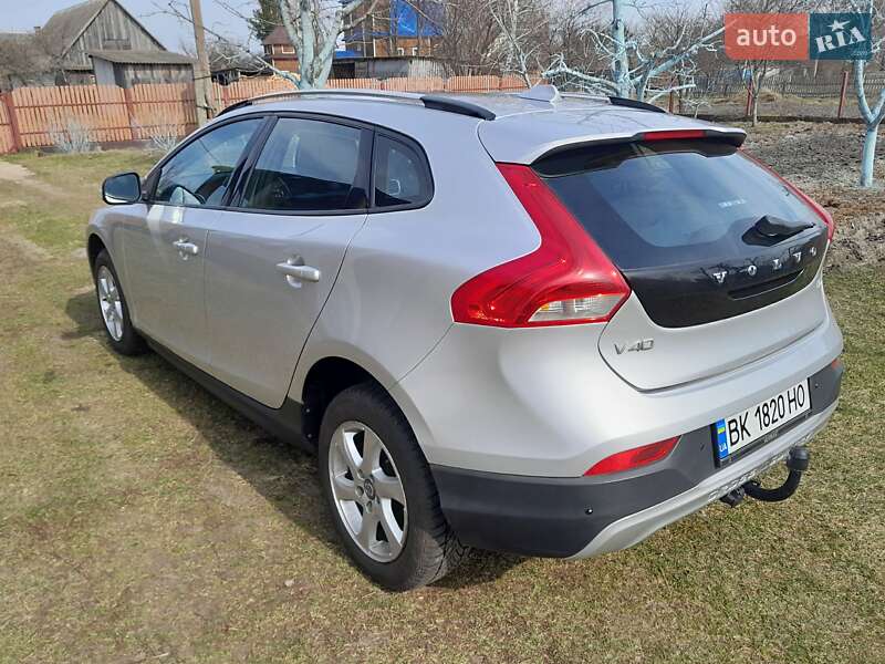 Хетчбек Volvo V40 Cross Country 2015 в Зарічному фото 5 Хетчбек Volvo V40 Cross Country 2015 в Зарічному