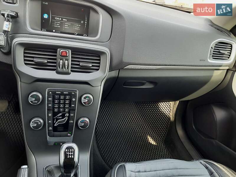 Хетчбек Volvo V40 Cross Country 2015 в Зарічному фото 15 Хетчбек Volvo V40 Cross Country 2015 в Зарічному