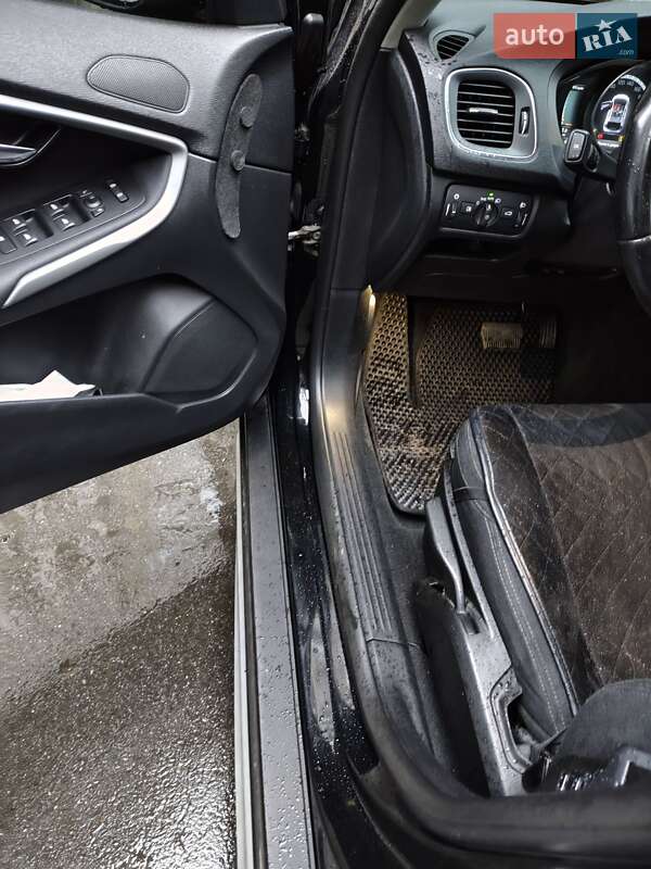 Хэтчбек Volvo V40 Cross Country 2014 в Киеве