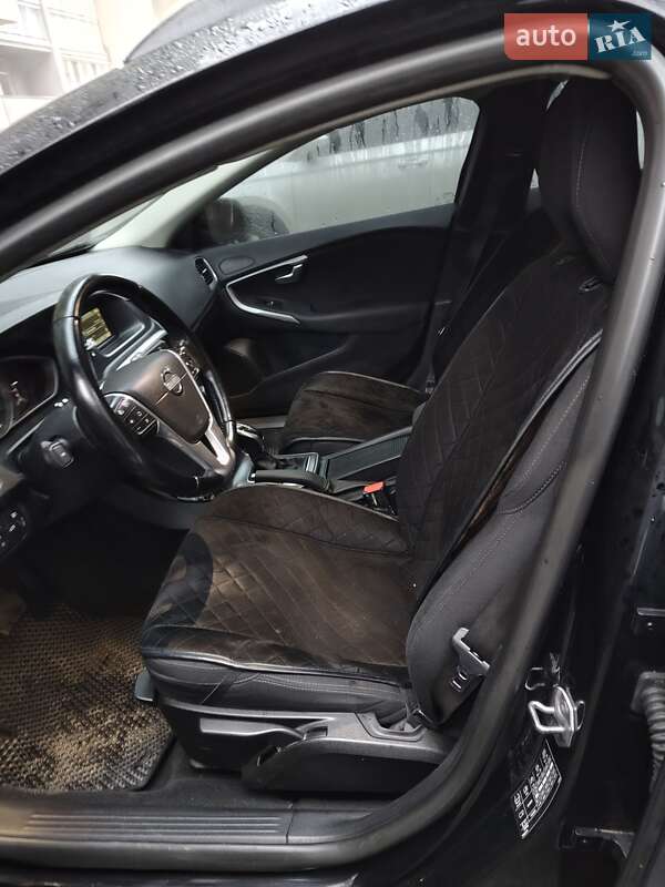 Хэтчбек Volvo V40 Cross Country 2014 в Киеве
