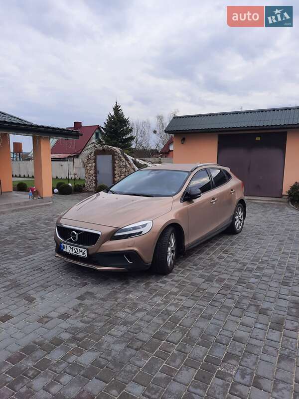 Хетчбек Volvo V40 Cross Country 2017 в Нетішині