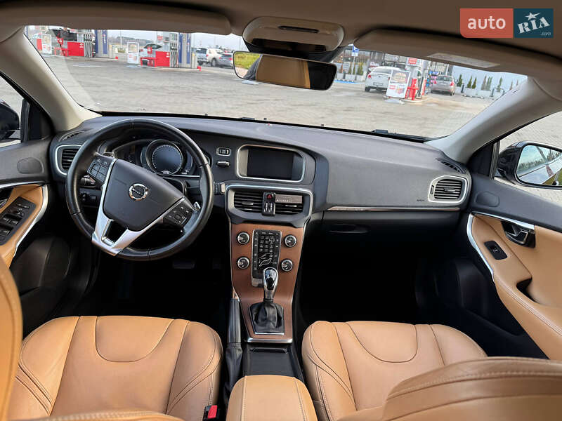 Хетчбек Volvo V40 Cross Country 2016 в Києві