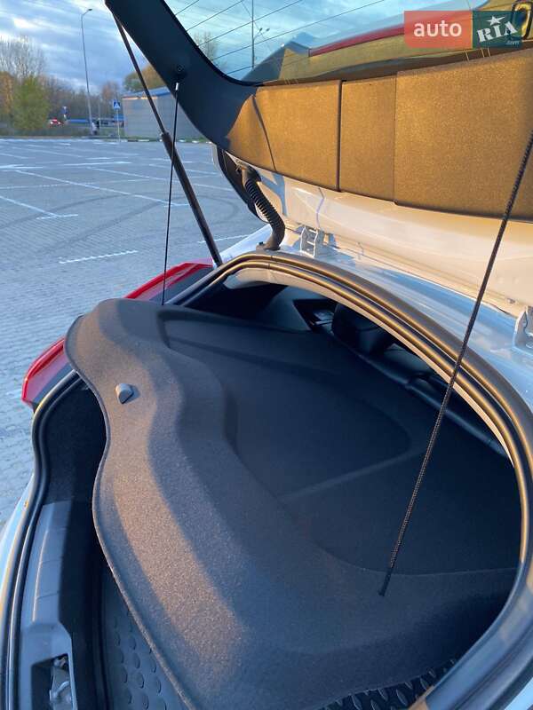 Хетчбек Volvo V40 Cross Country 2019 в Києві