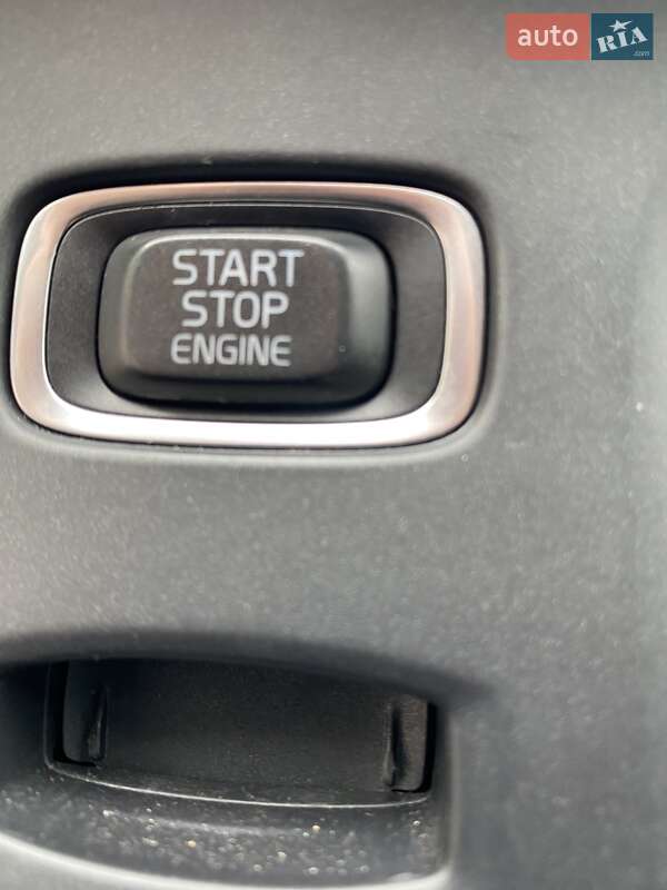 Хетчбек Volvo V40 Cross Country 2019 в Києві