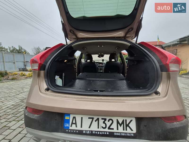 Хэтчбек Volvo V40 Cross Country 2017 в Нетешине