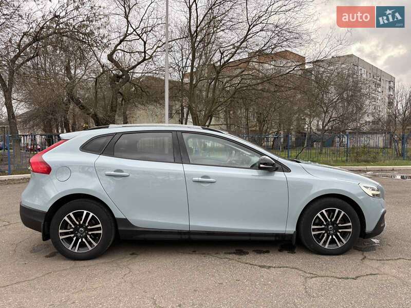 Хетчбек Volvo V40 Cross Country 2017 в Миколаєві
