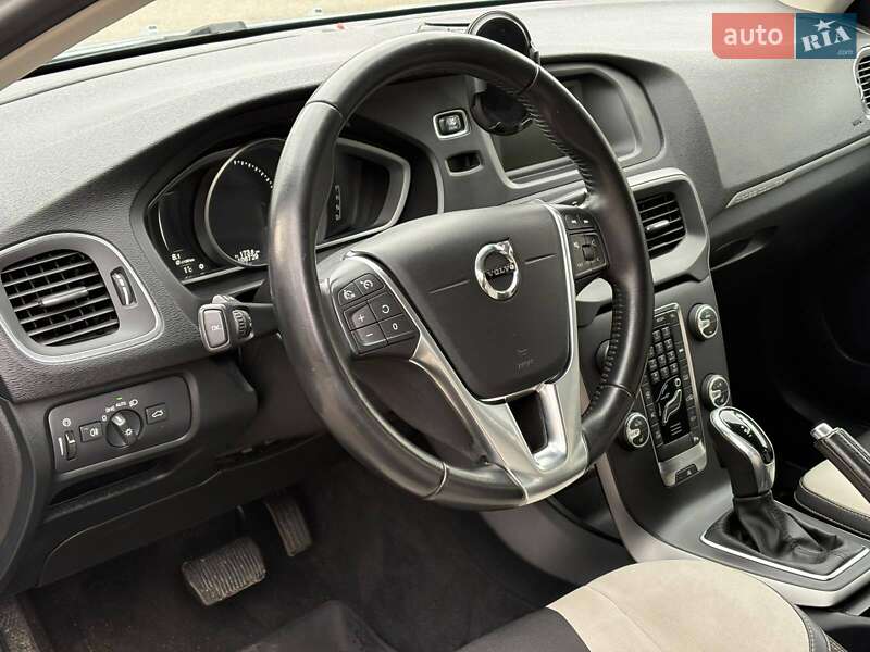 Хетчбек Volvo V40 Cross Country 2017 в Миколаєві