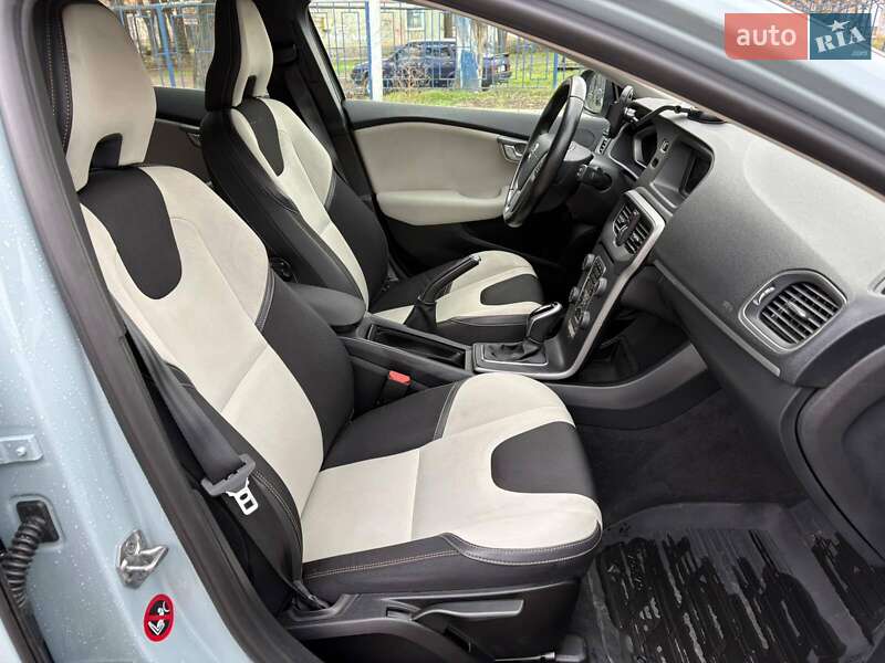 Хетчбек Volvo V40 Cross Country 2017 в Миколаєві
