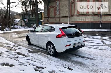 Хэтчбек Volvo V40 2014 в Киеве