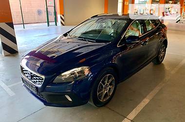 Хэтчбек Volvo V40 2016 в Киеве