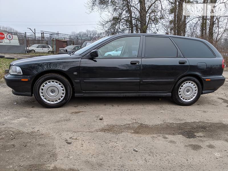 Універсал Volvo V40 1997 в Львові