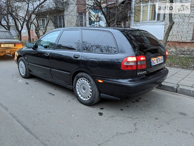 Універсал Volvo V40 1997 в Львові
