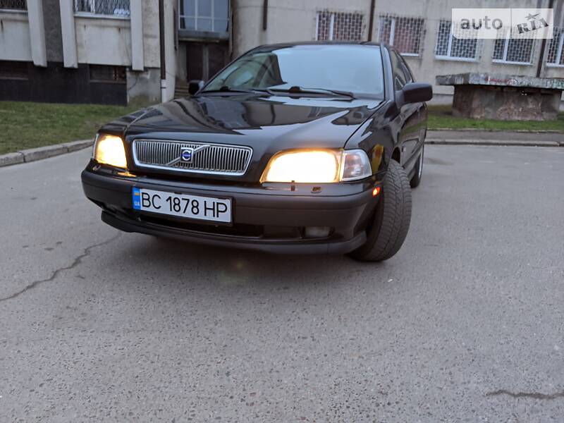Універсал Volvo V40 1997 в Львові