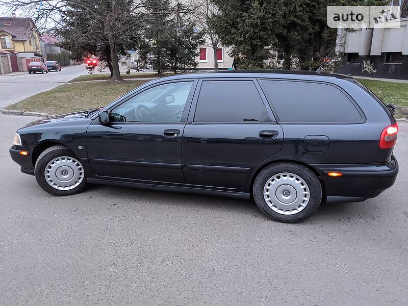 Універсал Volvo V40 1997 в Львові