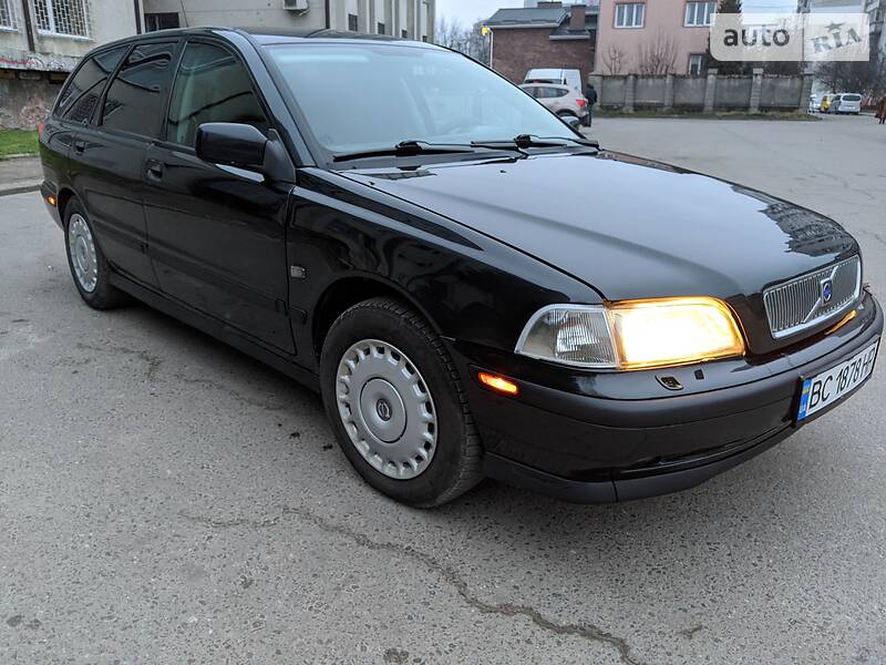 Універсал Volvo V40 1997 в Львові