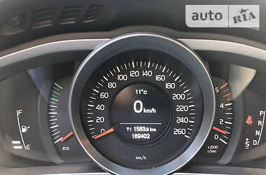 Хетчбек Volvo V40 2015 в 