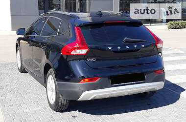 Хетчбек Volvo V40 2015 в 