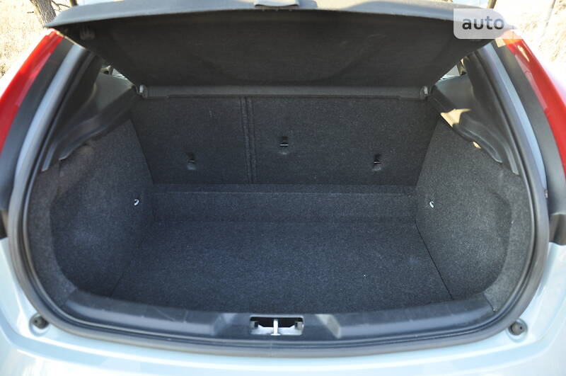 Хетчбек Volvo V40 2016 в Тернополі фото 36 Хетчбек Volvo V40 2016 в Тернополі