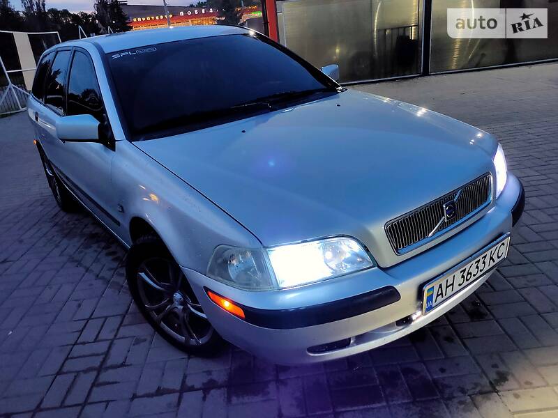 Универсал Volvo V40 2001 в Бахмуте