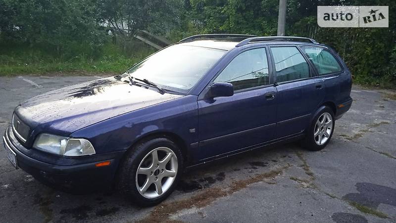 Volvo V40 v40