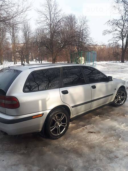 Volvo V40