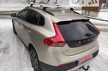 Хэтчбек Volvo V40 2016 в Львове