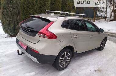 Хэтчбек Volvo V40 2016 в Львове