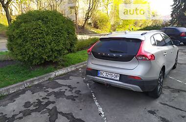 Хэтчбек Volvo V40 2016 в Львове