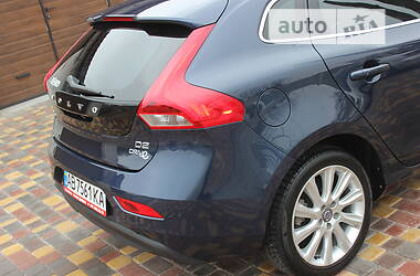 Хэтчбек Volvo V40 2015 в 