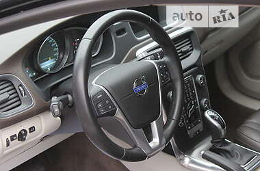 Хэтчбек Volvo V40 2015 в 