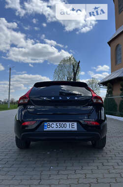 Хетчбек Volvo V40 2015 в 