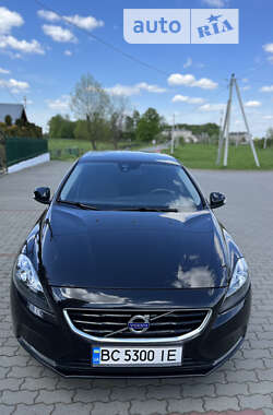 Хетчбек Volvo V40 2015 в 