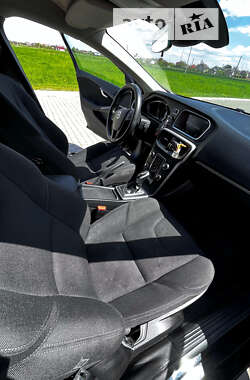 Хетчбек Volvo V40 2015 в 