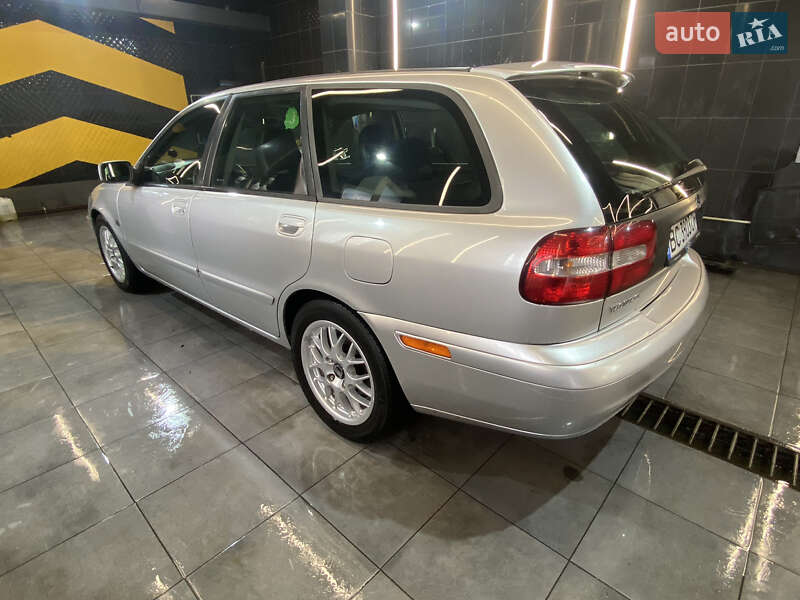 Универсал Volvo V40 2003 в Львове