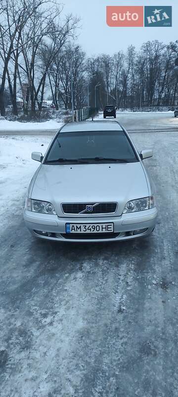 Volvo V40 2003