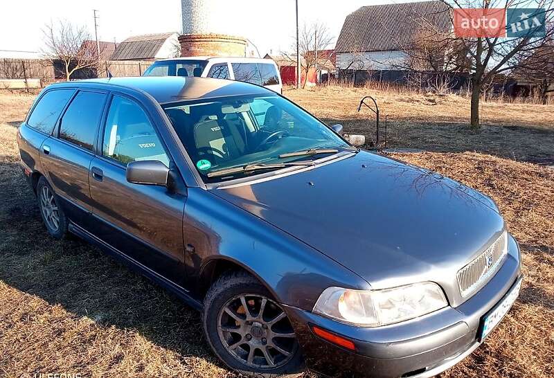 Универсал Volvo V40 2002 в Сумах