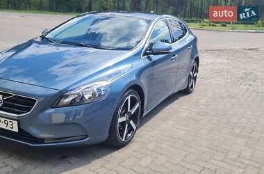 Хэтчбек Volvo V40 2013 в Маневичах