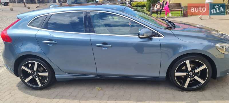 Хэтчбек Volvo V40 2013 в Маневичах