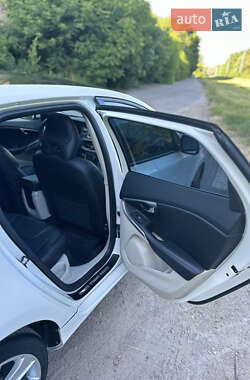 Хэтчбек Volvo V40 2012 в 