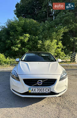 Хэтчбек Volvo V40 2012 в 