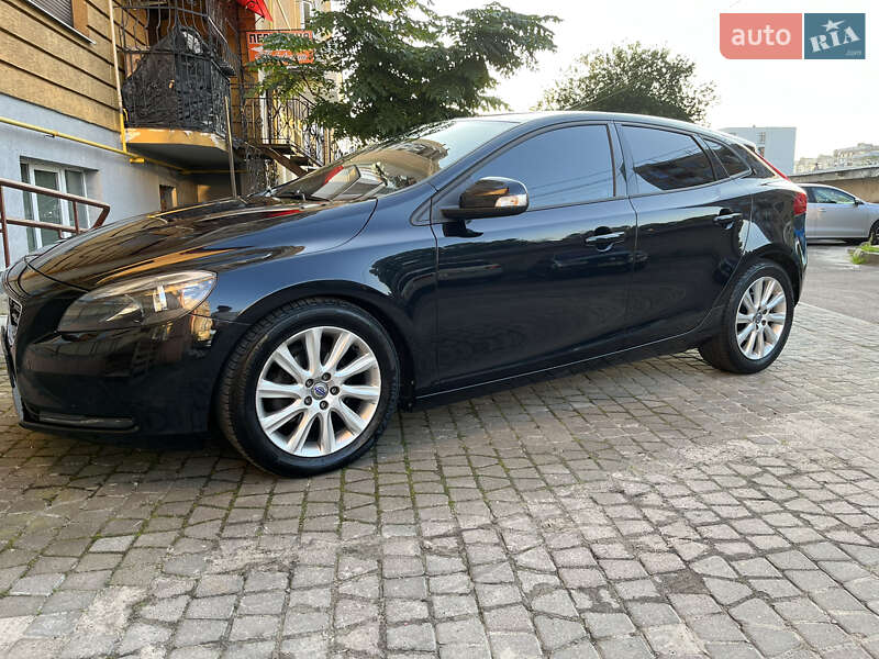 Хэтчбек Volvo V40 2013 в Львове