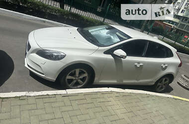 Хэтчбек Volvo V40 2013 в Киеве