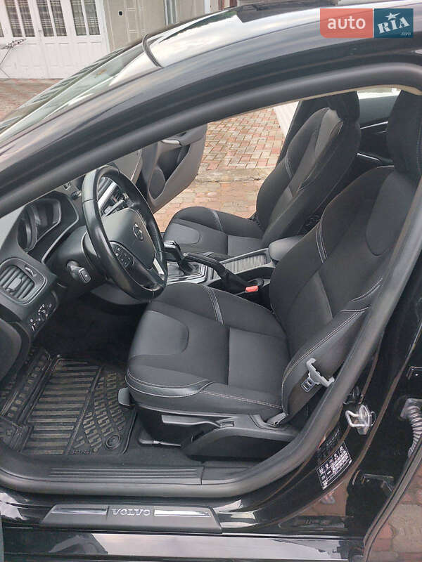 Хэтчбек Volvo V40 2017 в Косове