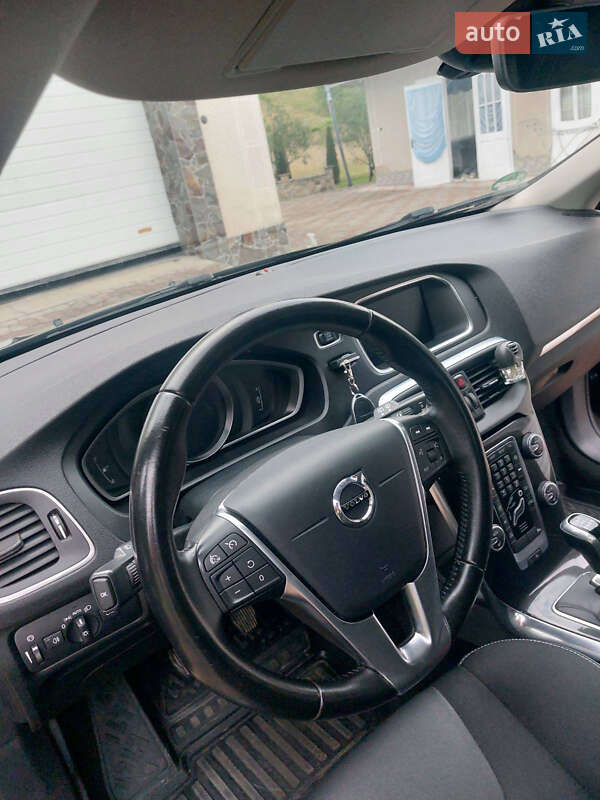 Хэтчбек Volvo V40 2017 в Косове