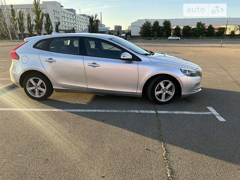 Хэтчбек Volvo V40 2014 в Киеве