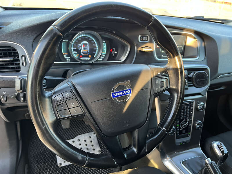 Хэтчбек Volvo V40 2014 в Киеве