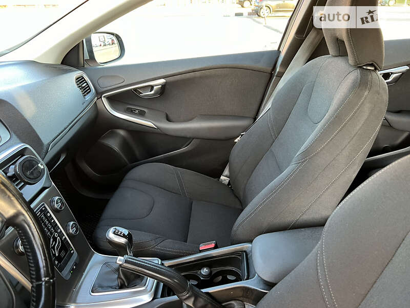 Хэтчбек Volvo V40 2014 в Киеве