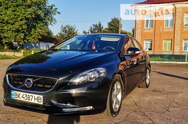 Хэтчбек Volvo V40 2015 в Ровно