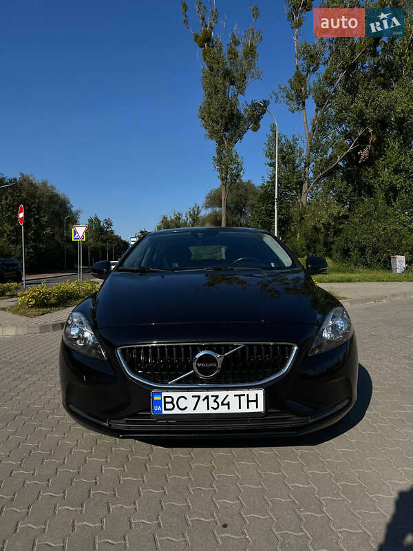 Хэтчбек Volvo V40 2016 в Львове