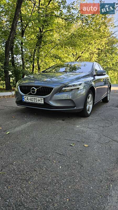 Хэтчбек Volvo V40 2017 в Черкассах